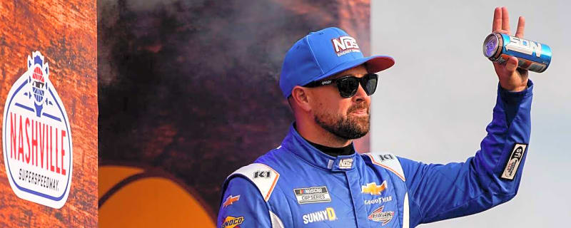 Ricky Stenhouse Jr. doesn't want a rivalry 'running for 15th'