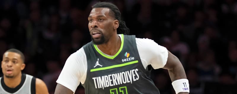 Naz Reid recovers from hit to help Timberwolves tie Spurs series