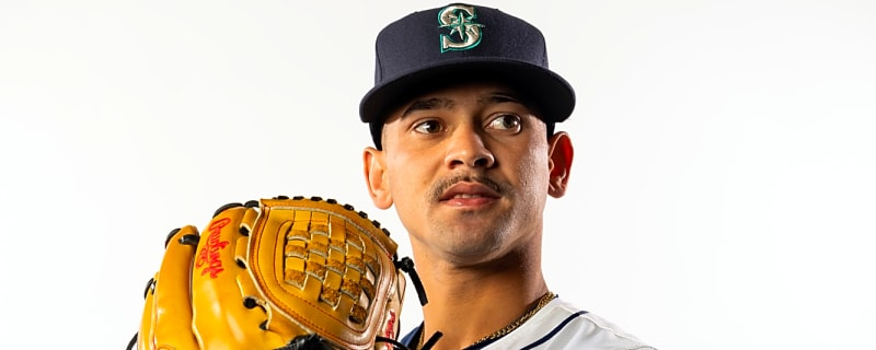 Mariners to promote 26-year-old righty