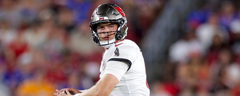 Bucs Re-Sign QB