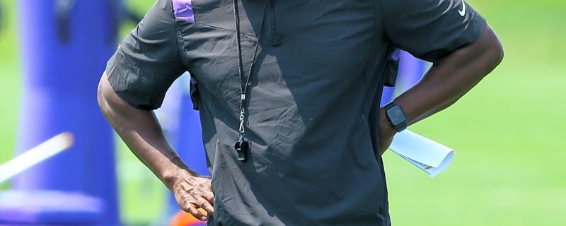 Vikings Discussing New Deal With DC Brian Flores