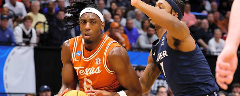 Lakers signing former Texas star