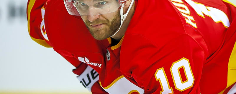 Report: Jonathan Huberdeau suffers setback; status for 2026-27 season opener uncertain