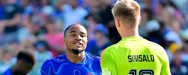 Celtic officially sign former Manchester United goalkeeper