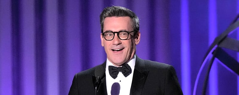 Watch: Actor Jon Hamm helps Knicks on live-ball play in Game 1