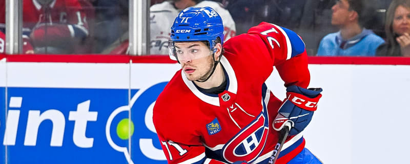 Jake Evans blocks Owen Beck and Oliver Kapanen in Montreal