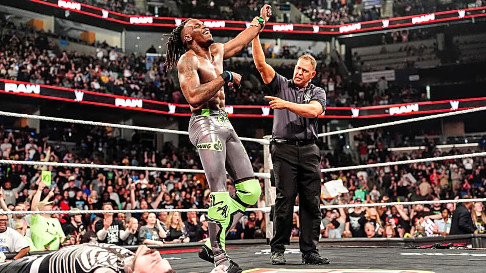 3 WWE Stars Who Could Interfere in the Men’s Elimination Chamber Match