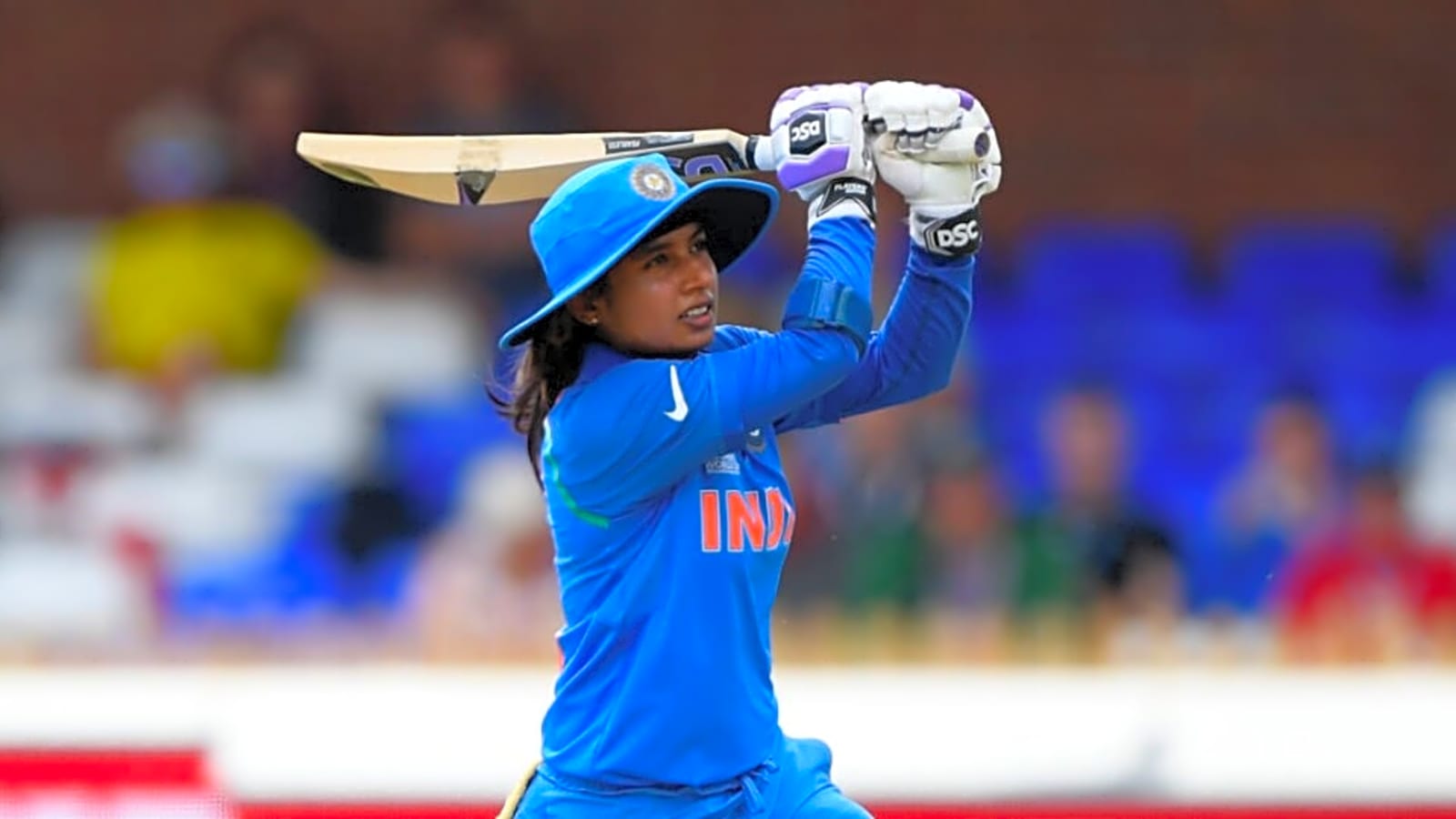 5 cricketers who prefer books over social media