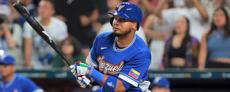 Luis Arraez had a great reason for not wearing his WBC gold medal