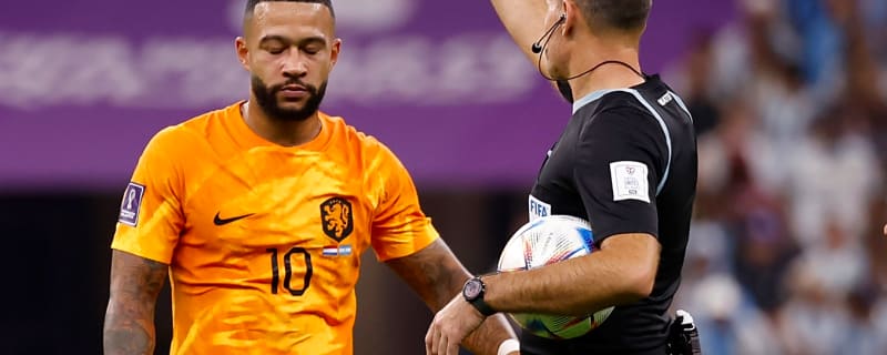 Memphis Depay hits out at Corinthians after contract renewal saga