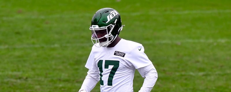 Kris Boyd makes surprise visit to Jets while recovering from shooting