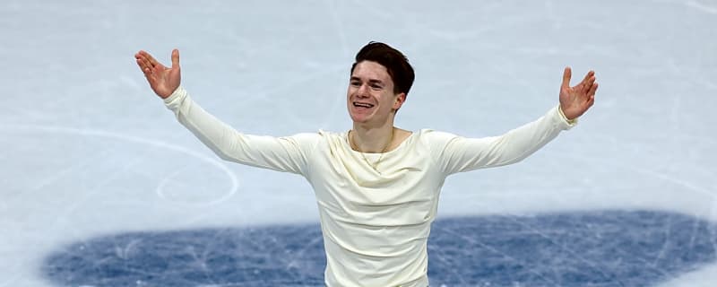 U.S. figure skater honors parents who died in D.C. plane crash