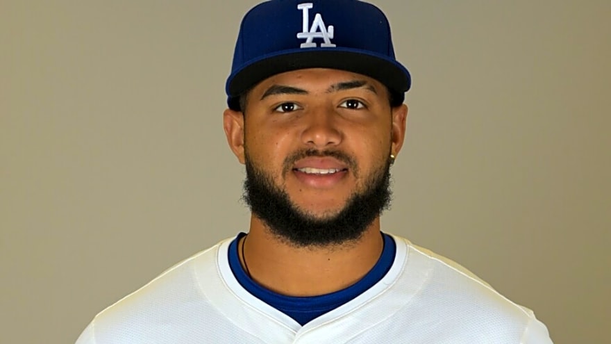 Dodgers Re-Sign Carlos Duran To Minor League Contract