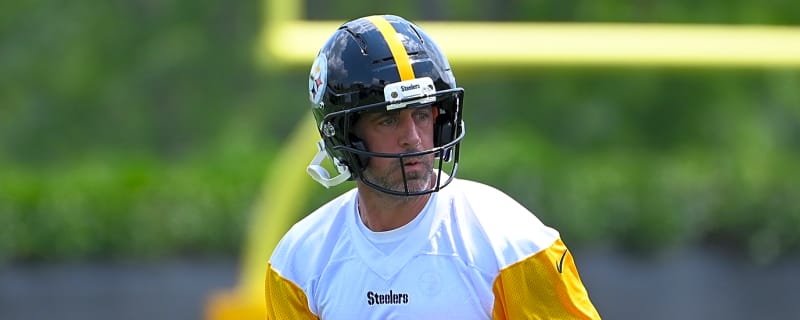 Steelers&#39; Aaron Rodgers Had A Lot Of Humility Joining Pittsburgh&#39;s Locker Room: 'Just Came In Trying To Be One Of The Dudes'