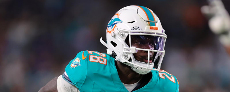 First-year Dolphins HC discusses whether team could trade Achane