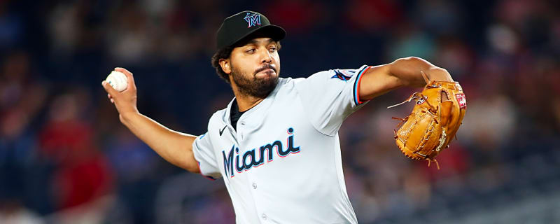 Marlins reunite with reliever in trade with Braves