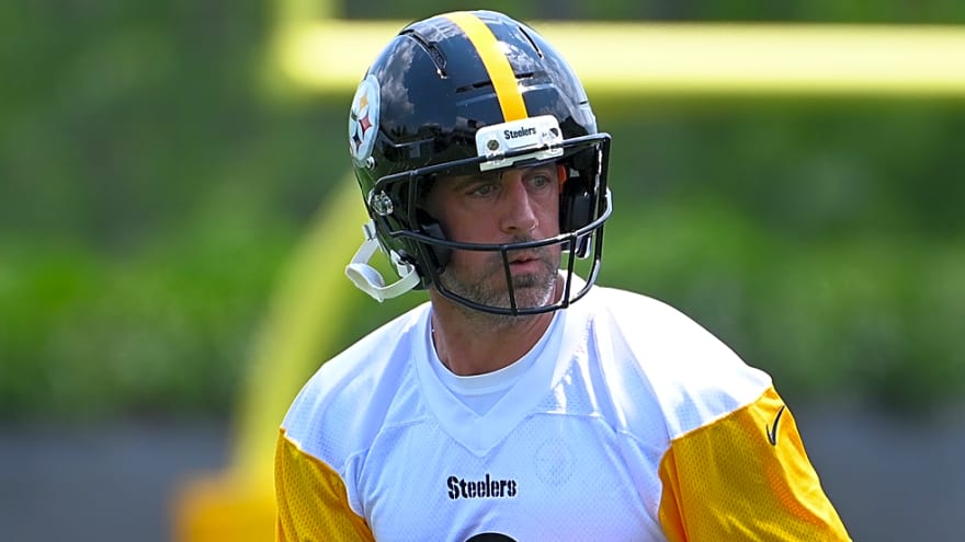How signing Aaron Rodgers impacted 'vibe' of Steelers' locker room