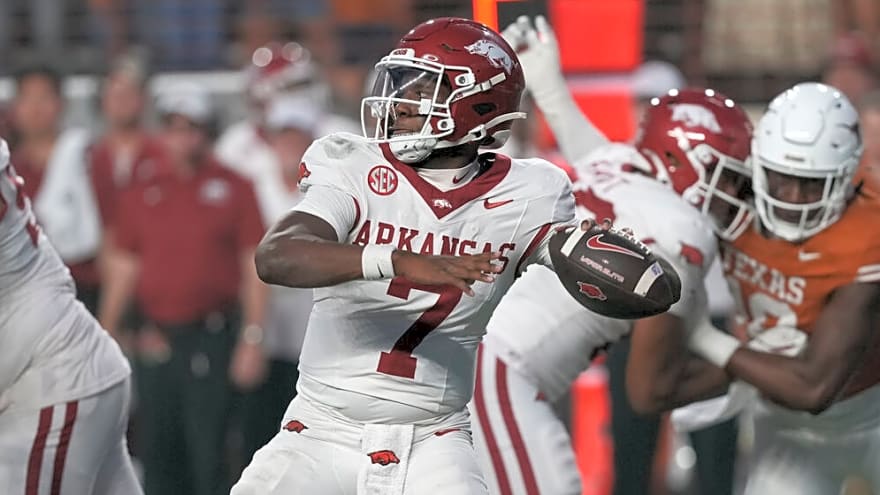 KJ Jackson shows he may be Arkansas' QB of the future