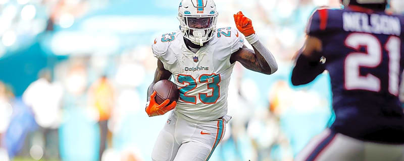 49ers reunite with Jeff Wilson Jr. amid running back injuries