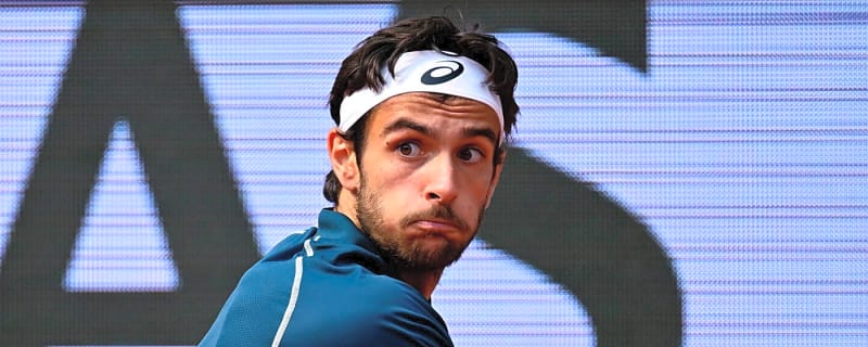 Should Musetti have received harsher penalty for kicking ball at line judge?