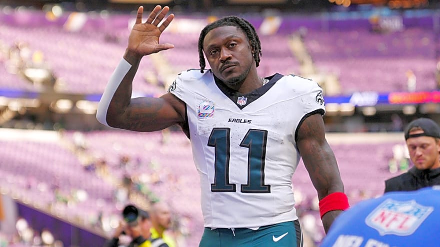 Eagles trade WR A.J. Brown to Patriots for 2028 first-round pick