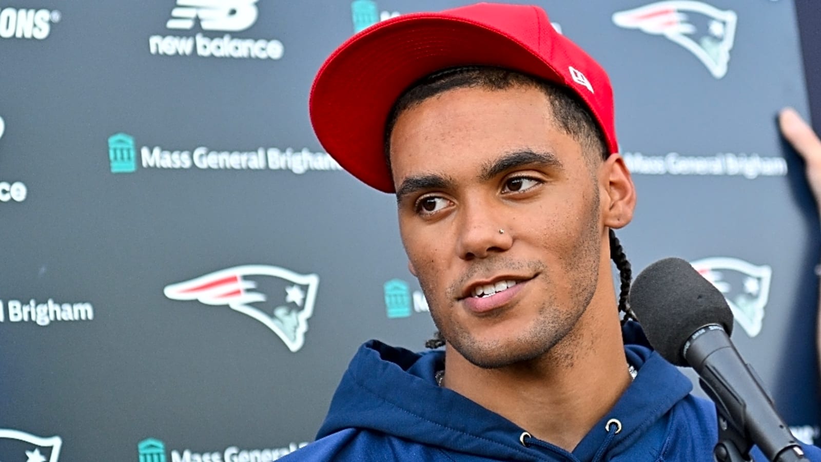 Does Christian Gonzalez want to remain with the Patriots?