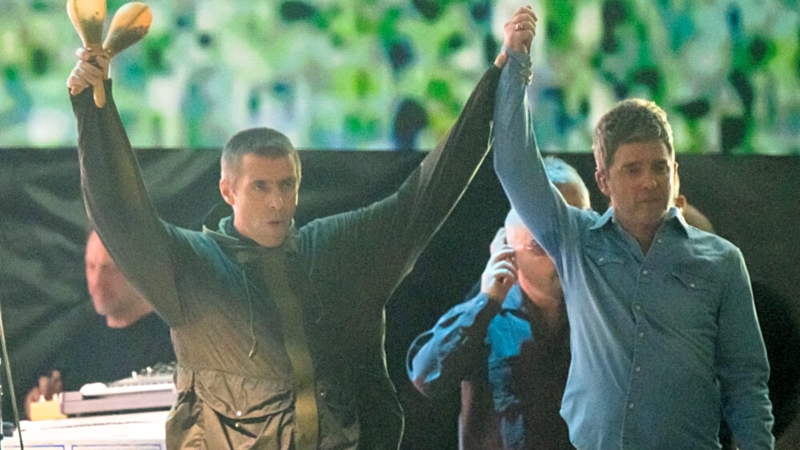 Liam Gallagher &#39;is being a total professional&#39; on Oasis tour