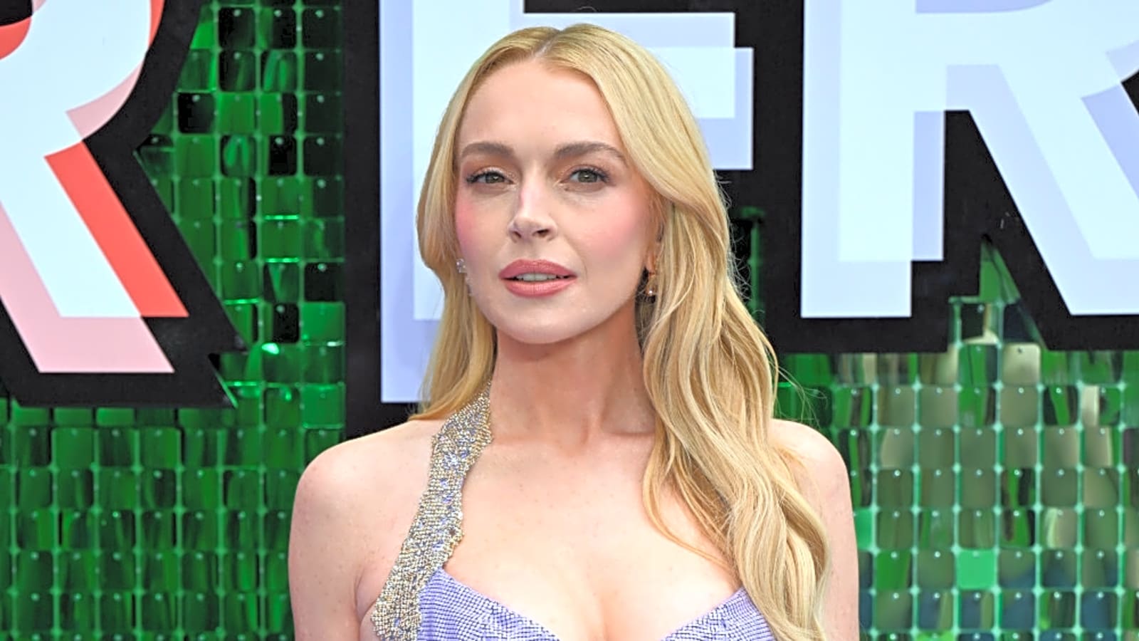 Lindsay Lohan still &#39;learning&#39; how to balance work and motherhood