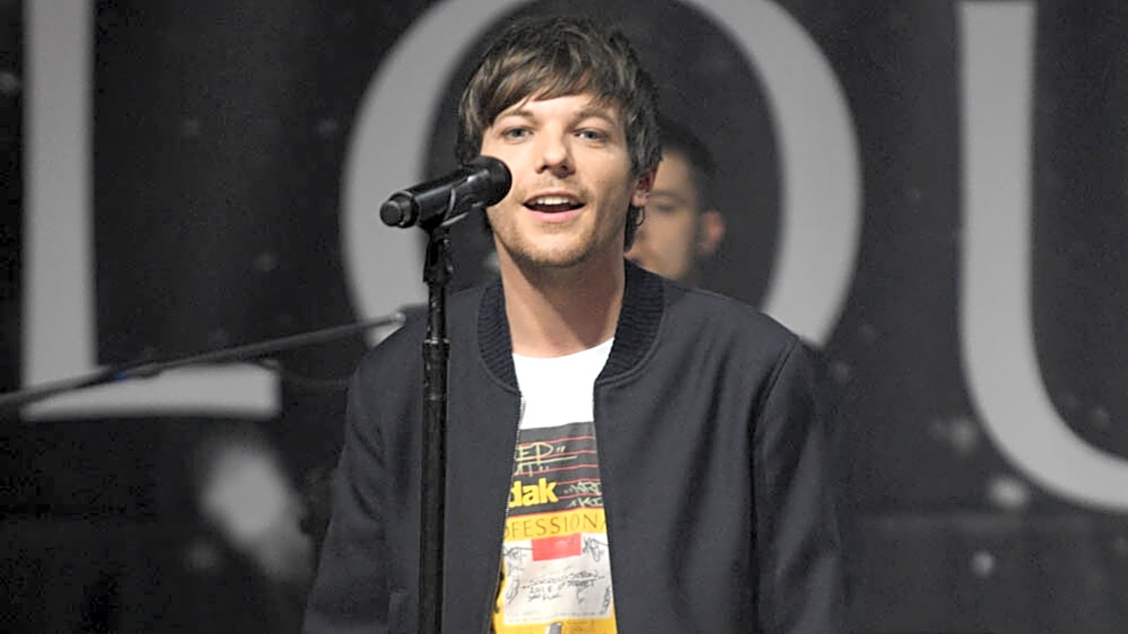 &#39;I&#39;ve got a new sense of life!&#39; Louis Tomlinson feels &#39;so in love&#39; with Zara McDermott