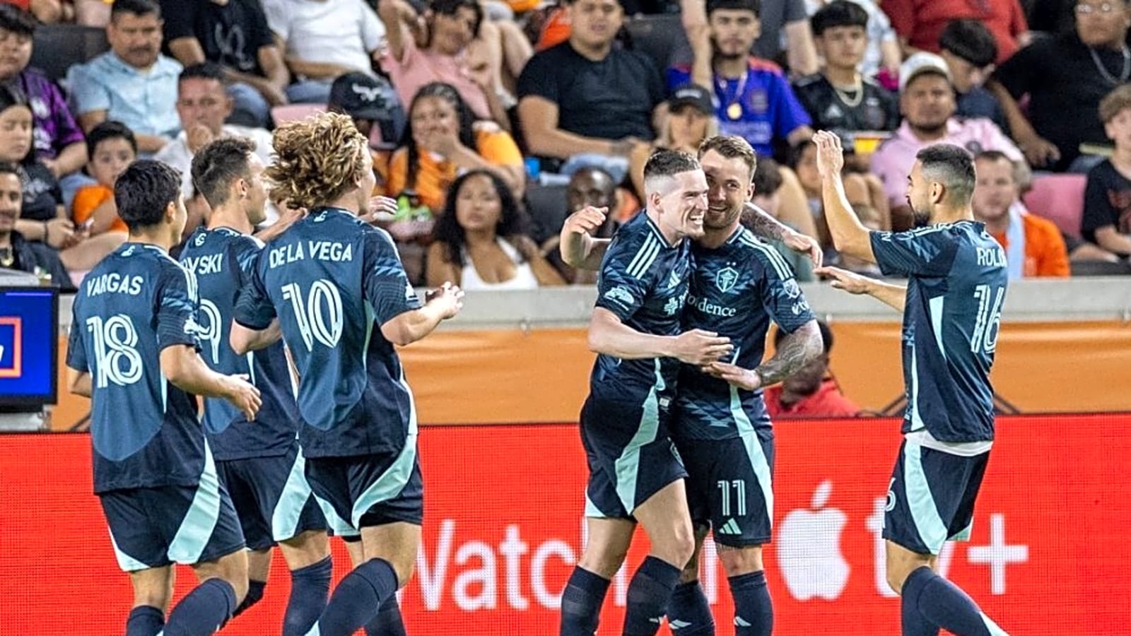 Seattle Sounders FC Continue Unbeaten Streak, Down Dynamo 3-1