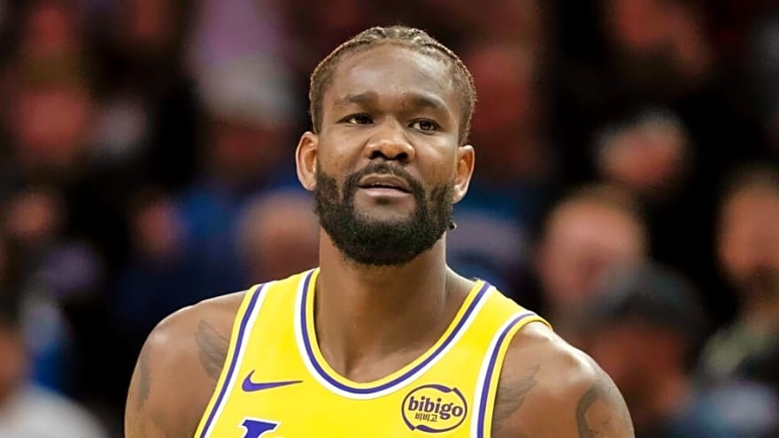 Deandre Ayton’s Interesting Reaction While LeBron James Is Down in Pain Goes Viral
