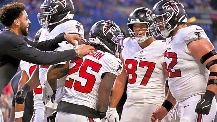 Female Audio Technician Gets Absolutely Destroyed By Brutal Hit Near End Zone During Falcons-49ers Duel 