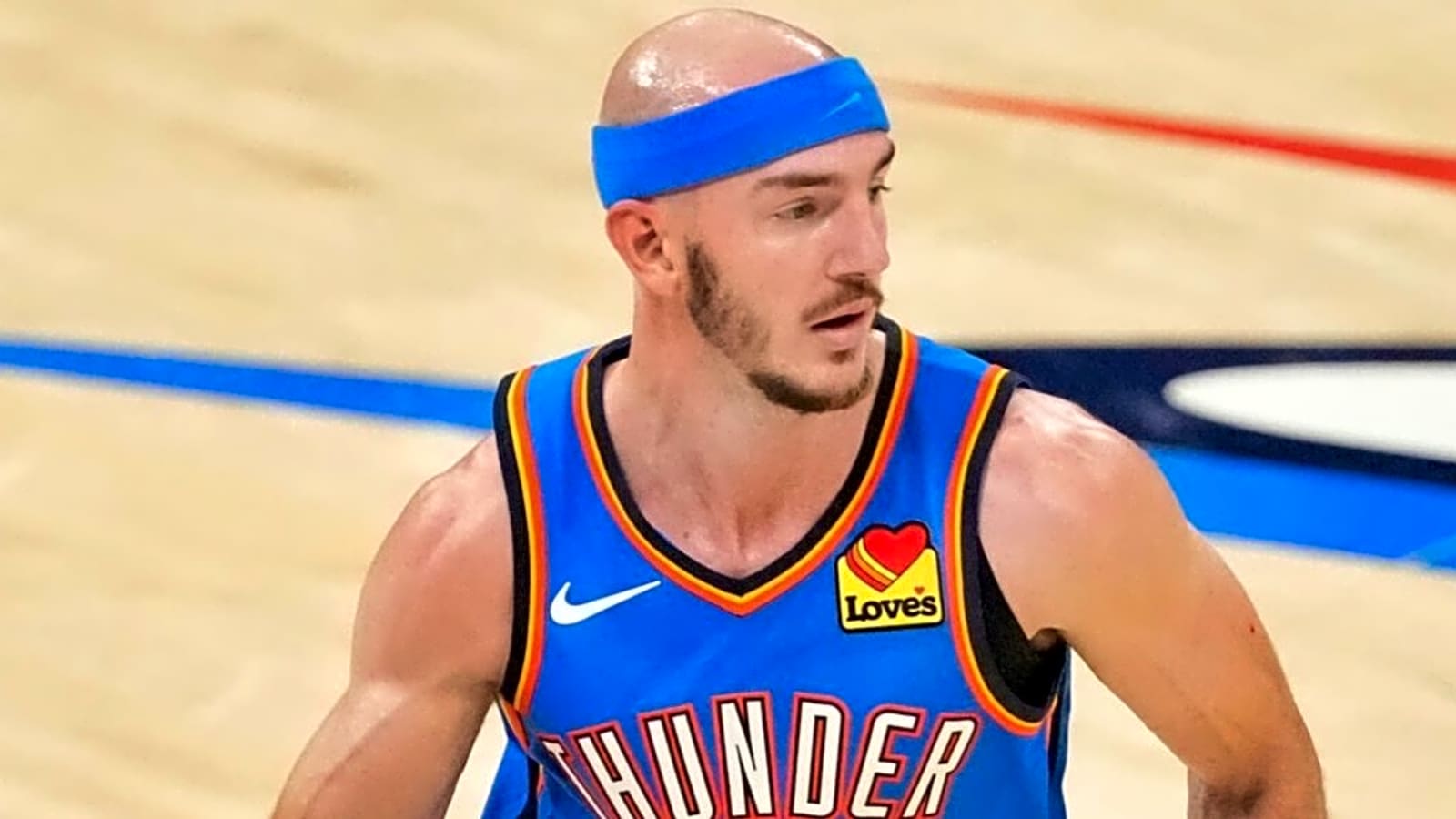 Alex Caruso Pulls Off Wild Defensive Tactic to Contest Tristan da Silva’s Shot