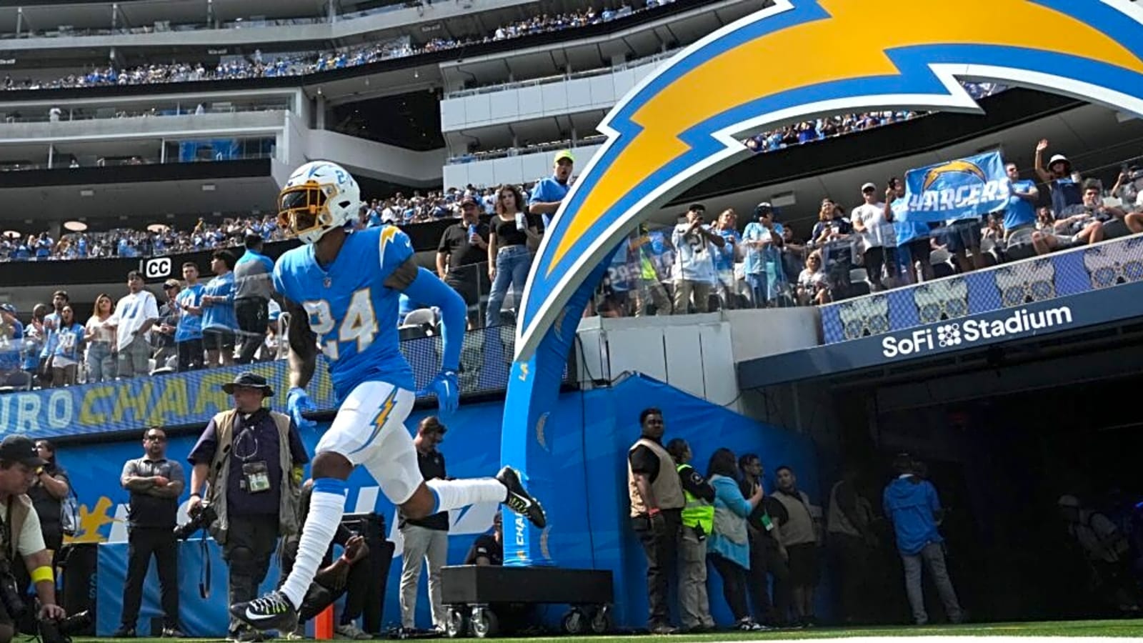 28-Year-Old Former NFL Superstar Announced His Comeback After Retiring 2 Years Ago, Signs With AFC Contender