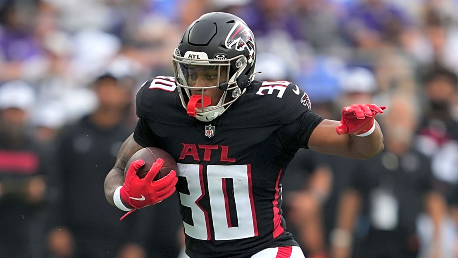 Falcons Waived RB Jase McClellan, Signed RB Jashaun Corbin
