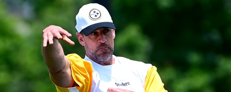 Former SB champ blasts Rodgers over retirement tease