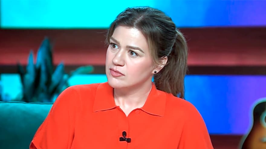 Kelly Clarkson Fans React as She Goes Makeup-Free in New Video