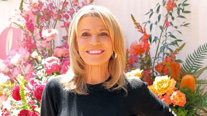 Vanna White Gatecrashes ‘Wheel of Fortune’ Fans’ Wedding & Walks Bride Down the Aisle