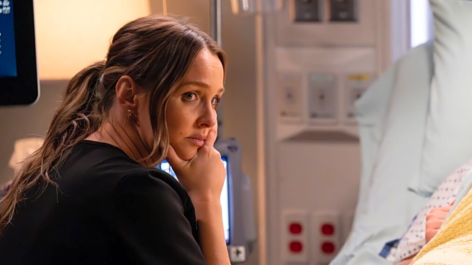 ‘Grey’s Anatomy’: Are Teddy & Jo in Trouble in Fall Finale? (Video)