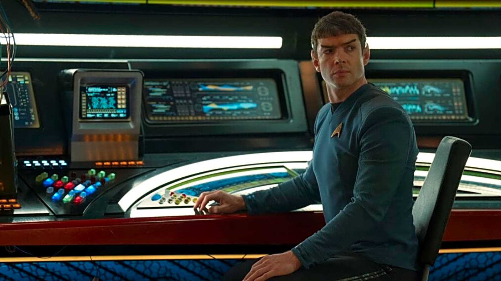 ‘Star Trek: Strange New Worlds’: Ethan Peck Previews Romance, Hijinks & More in Season 3