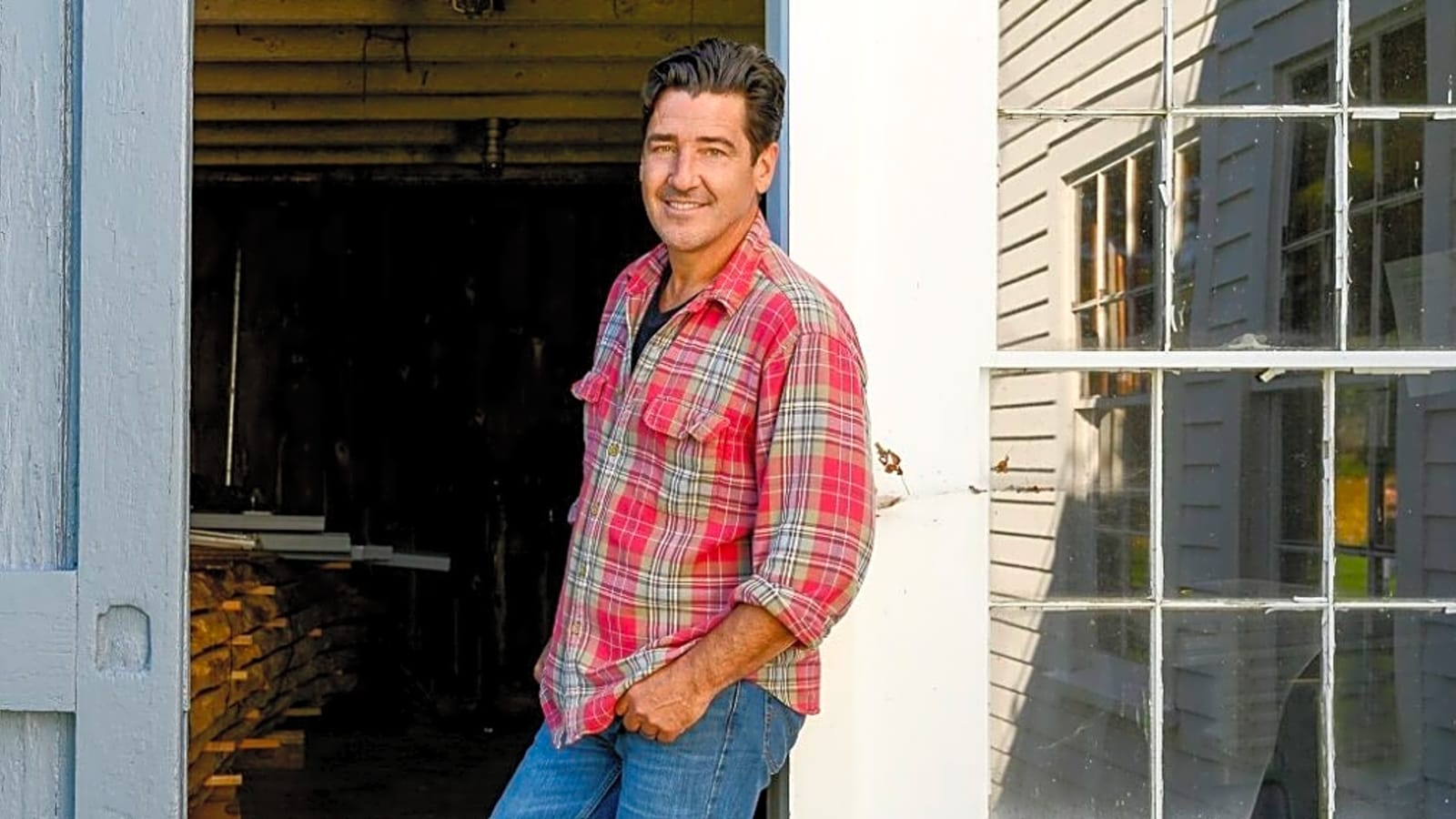Jonathan Knight Teases Special Guest Star on New HGTV Series ‘Crashers’