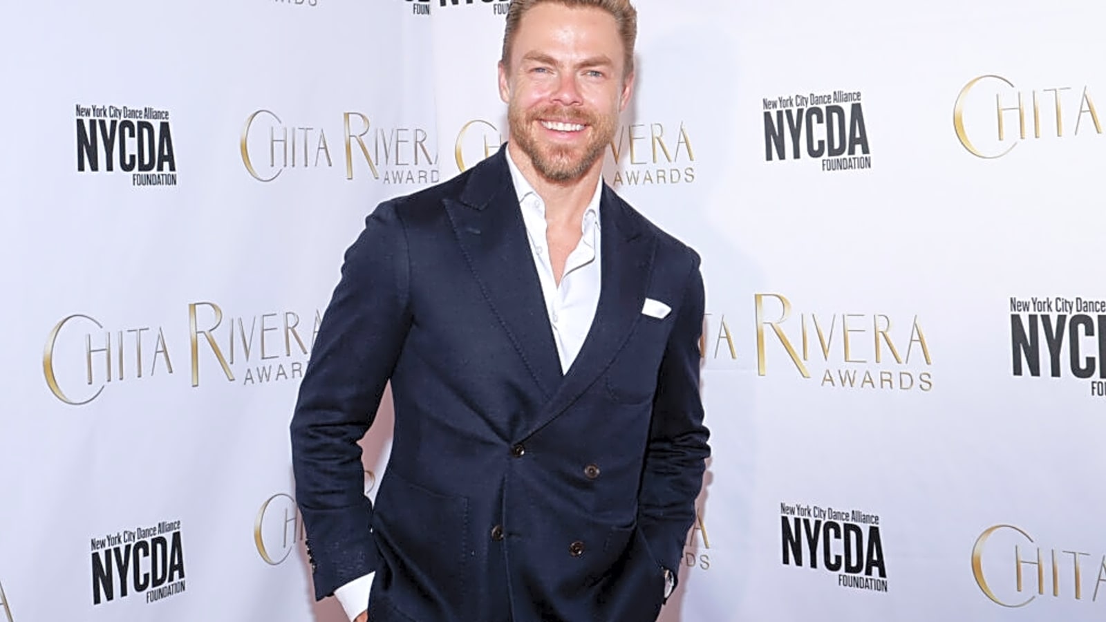 Derek Hough to Replace Billy Bush as New Host of ‘Extra’