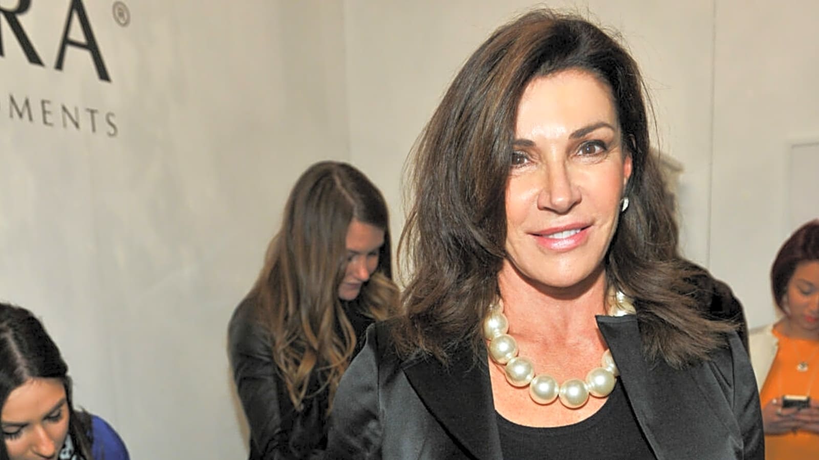 ‘Love It or List It’ Alum Hilary Farr Debuts New Look After Leaving Show & Fans ‘Love It’