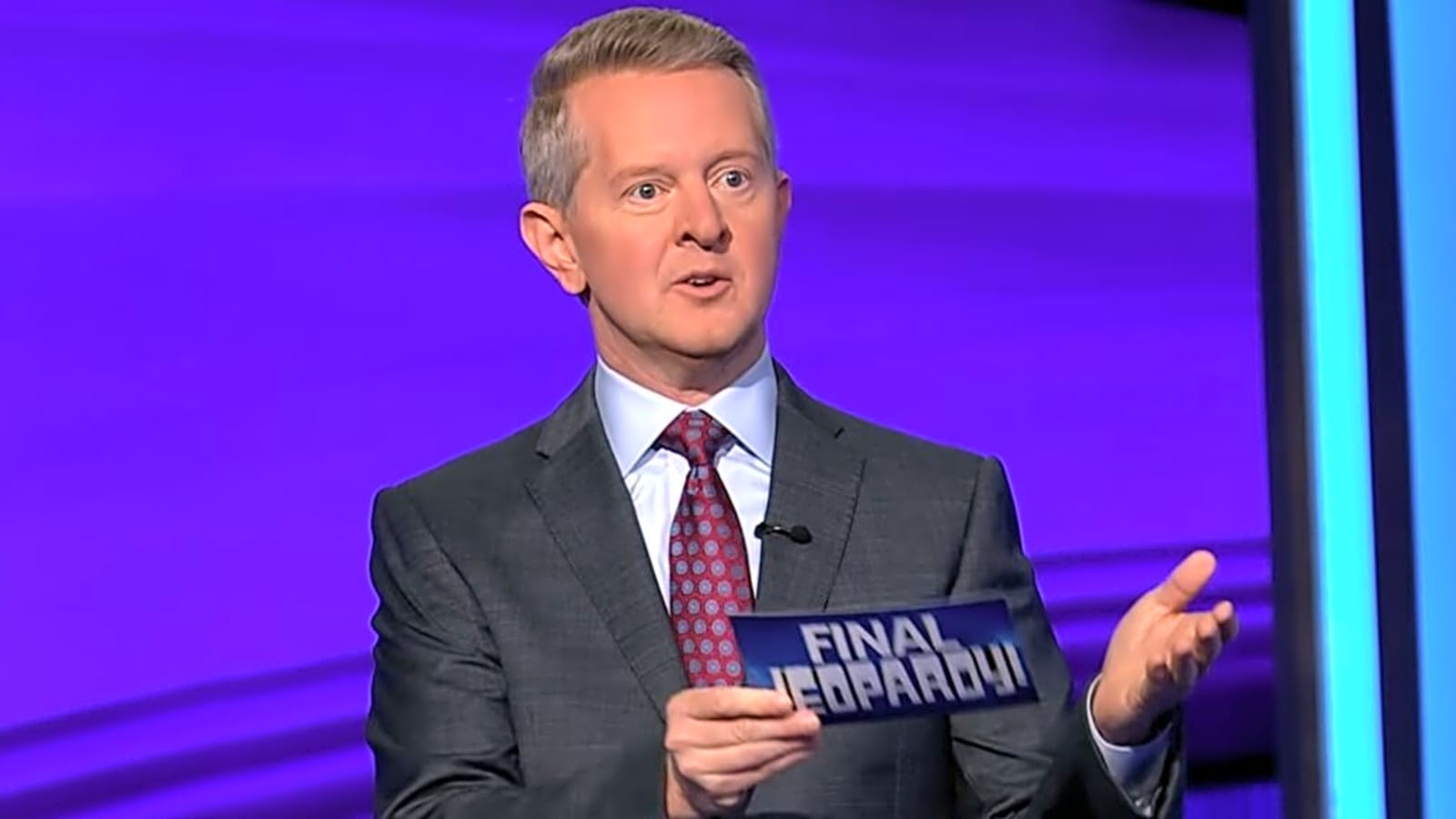 ‘Jeopardy!’ Contestant Reveals What’s on Ken Jennings’ Secret Card
