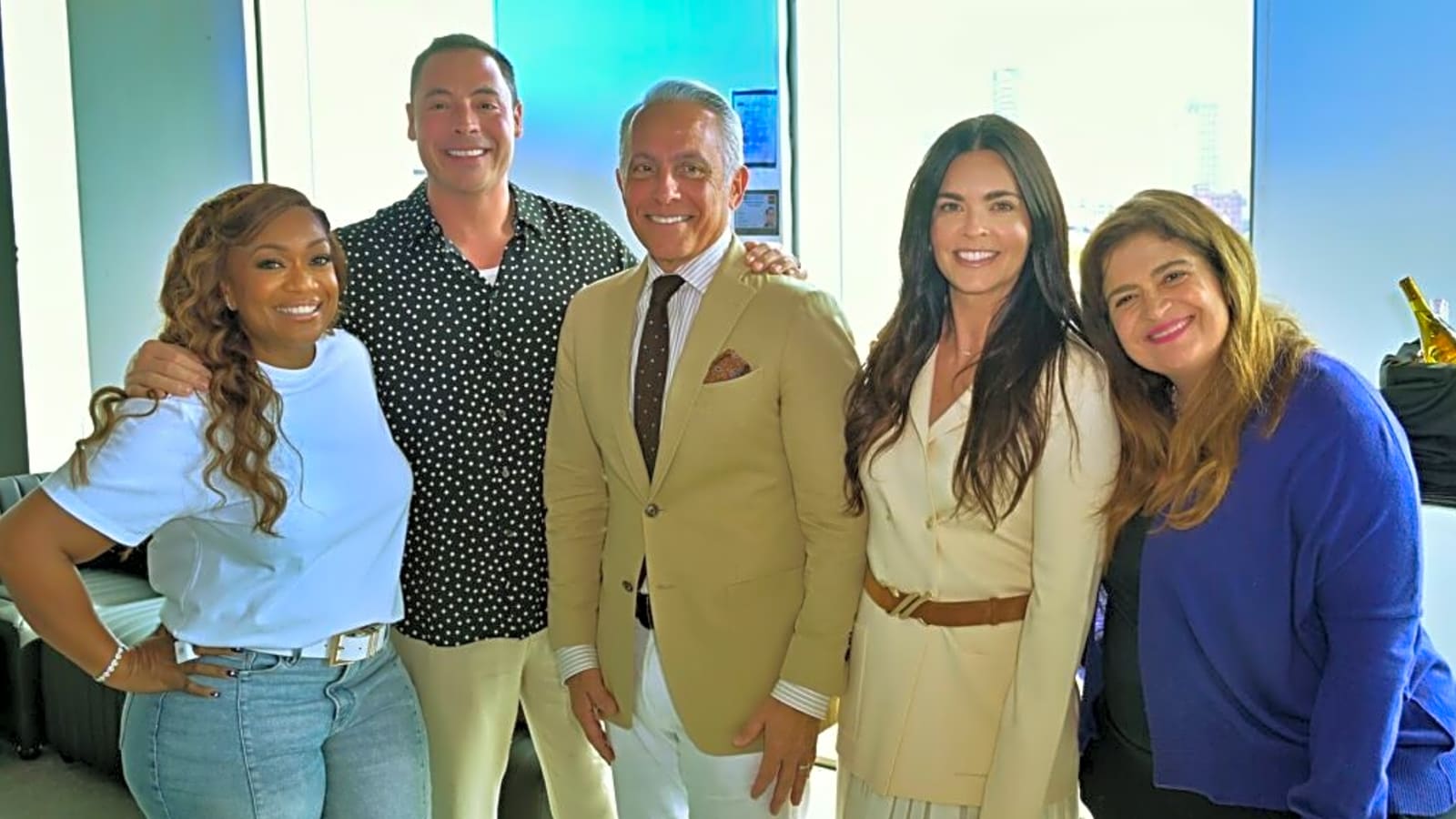 Stars of ‘The Kitchen’ Commemorate Final Episode of Food Network Show