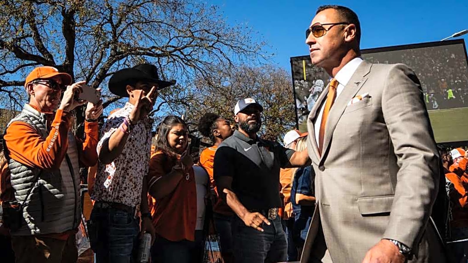 Texas Receives Huge Recruiting News on Elite 4-Star DL