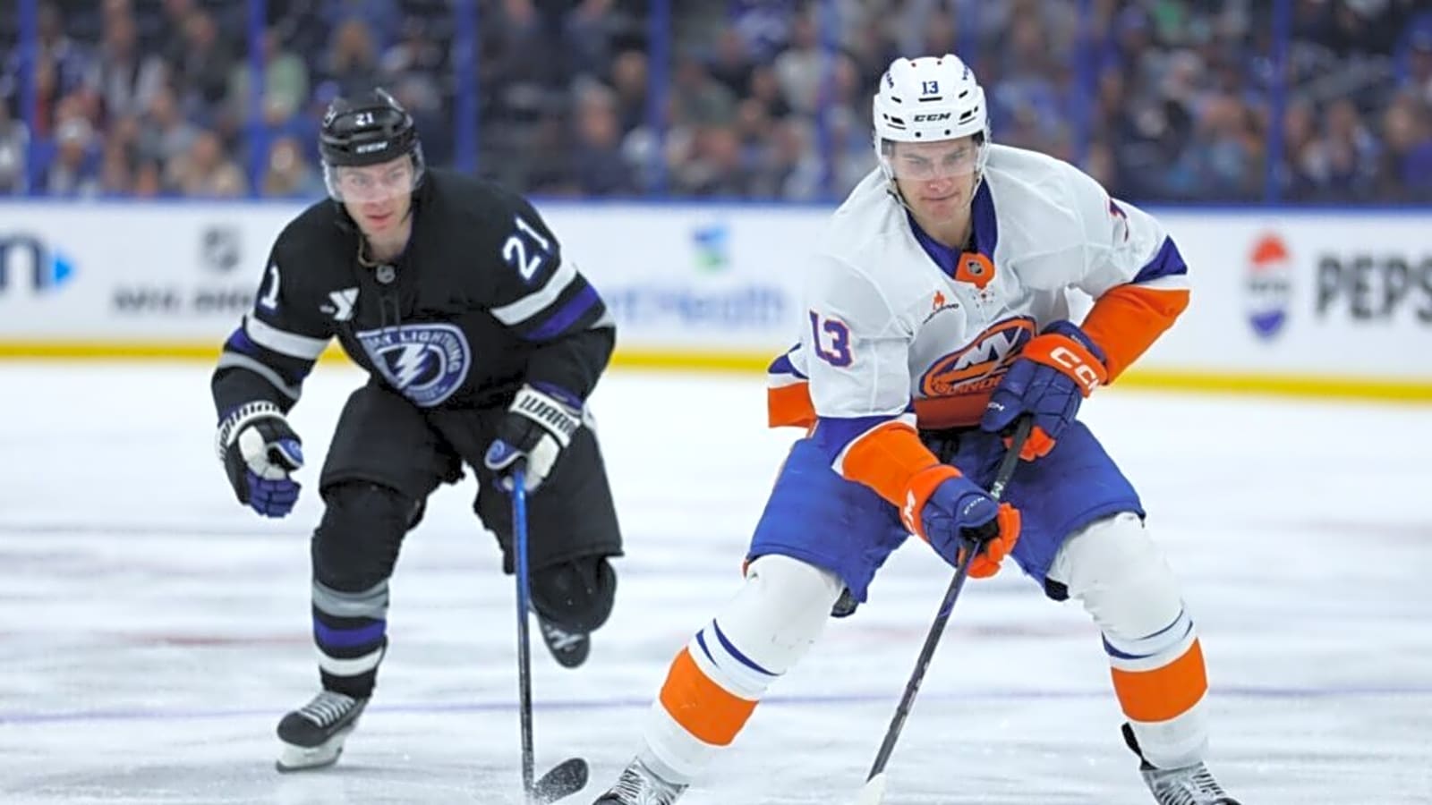 Islanders center Mathew Barzal doesn't want out of New York