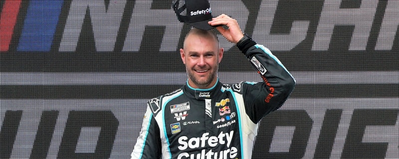 Shane van Gisbergen paces issue-filled practice session in Chicago