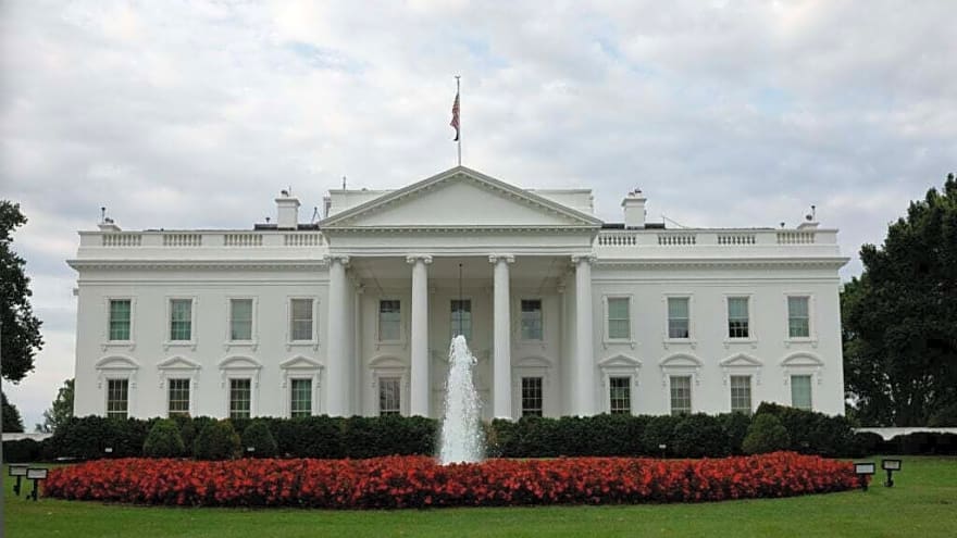 Former UFC champion changes direction on comeback he was ‘longing for’ to target the White House