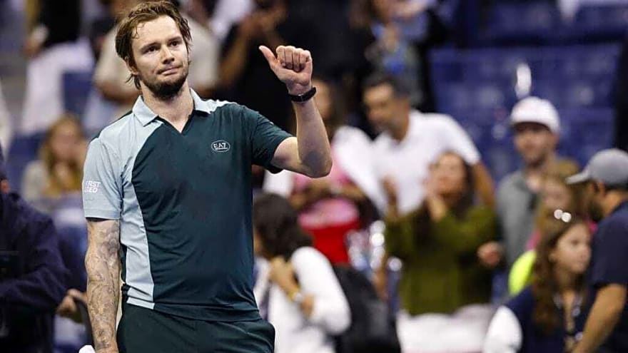 Alexander Bublik’s Racket Smash Gets an Unexpected Clean-Up Crew at Paris Masters